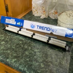 Trendnet Patch Panel. TC-P24C6.